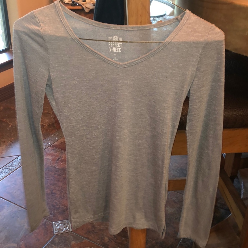 2 comfortable basic long sleeve tees